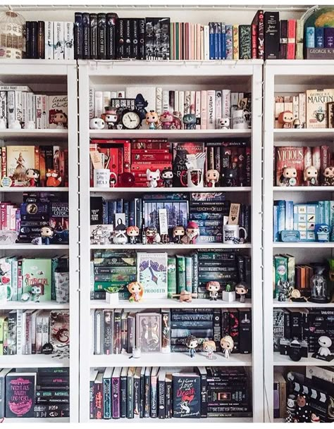 Credit to owner. Love this tho Beautiful Bookshelf, Bookshelf Inspiration, Bookshelf Ideas, Dream Library, Casa Vintage, Home Libraries, Book Shelves, Bookish Things, Shelf Design