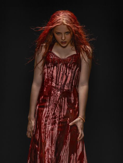 Carrie [2013] Promo Carrie Horror Movie, Carrie Halloween Costume, Carrie Stephen King, Carrie 2013, Carrie Movie, Senior Hoco, Carrie White, Carrie Dress, Chloe Grace Mortez