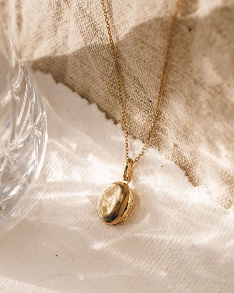 A sweet locket perfect for layering with shorter necklaces. We won’t tell whose picture you keep inside. Jewellery Photo, Jewellery Photography Inspiration, Jewelry Product Shots, Creative Jewelry Photography, Silver Locket Necklace, Jewelry Photography Styling, Jewelry Photoshoot, Jewelry Lockets, Gold Locket