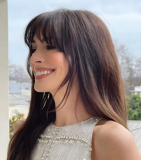 Anne Hathaway Hair, Hair Refresh, Choppy Bangs, Effortless Hairstyles, Long Brown Hair, Haircuts Straight Hair, Long Hair With Bangs, Going Viral, Haircuts For Long Hair