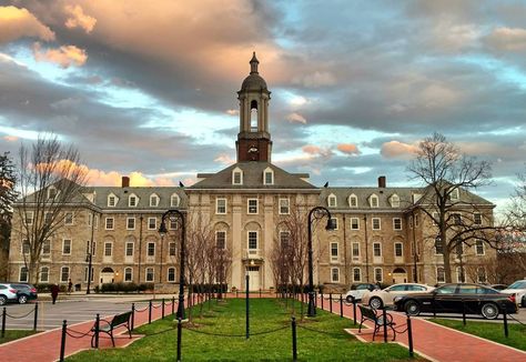 Cotton candy skies accompany a beautiful springtime sunset over Old Main at Penn State, University Park campus. Upenn University, Penn State Aesthetic, Downtown Outfit Ideas, Penn University, South Carolina University, Aesthetic University, Penn State College, Brain And Memory, Oregon University