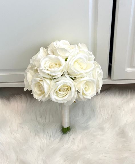 Cream Rose Bouquet, Cream Bridal Bouquet, Bouquet Business, Ivory Wedding Bouquet, White Calla Lily Bouquet, Ivory Rose Bouquet, Rose Bridesmaid Bouquet, White Rose Bridal Bouquet, Classic Wedding Bouquet