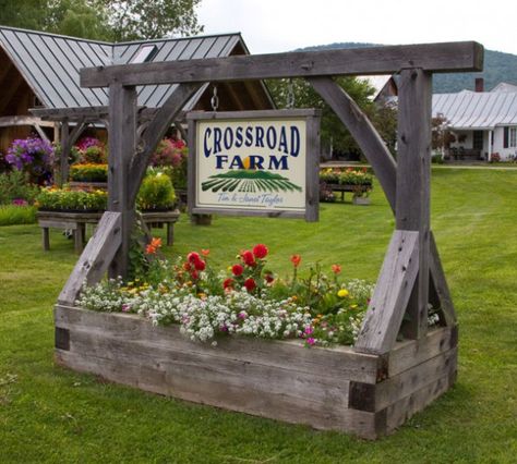 crossroads_farm_sign LOVE, LOVE, LOVE THIS!!! This would look amazing on one side of your driveway entrance with one of the other Pins on the other side (or something similar) You could have a crosspiece that says The Conderosa on it with another beneath it with your house number or full street address. Diy Farm Sign, Planter Box Sign, Homestead Signs Ideas, U Pick Farm, Diy Business Sign, Planter Sign, Farm Entrance, Driveway Entrance, Address Signs