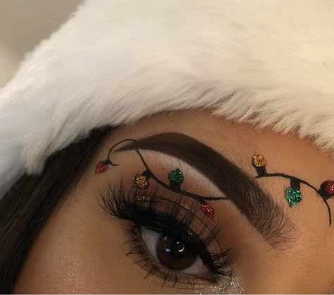 Christmas Lights Eyeshadow, Christmas Eye Looks Simple, Christmas Lights Eye Makeup, Makeup Inspo For Christmas, Santa Hat Eye Makeup, Christmas Rhinestone Makeup, Easy Thanksgiving Makeup Look, Christmas Light Makeup Look, Christmas Lights Eyeliner