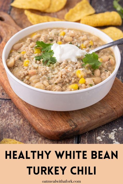 White Chilli Ground Turkey, Ground Turkey Green Chili Recipes, Ground Turkey And White Bean Soup, Healthy White Bean Chili, White Bean Chili With Ground Turkey, Turkey And Bean Chili, Turkey Chili Crockpot No Beans, Ground Turkey White Chili Crockpot, White Turkey Chilli