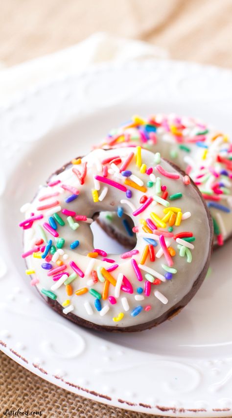 Easy Chocolate Donut Recipe, Doughnut Baked, Homemade Funfetti Cake, Cake Donut Recipe, Donuts Fried, Cake Donuts Recipe, Rainbow Donut, Taste And Tell, Doughnut Recipes