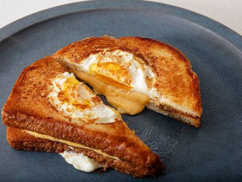 Grilled Cheese Sandwich Recipe, Cheese Sandwich Recipe, Egg Grill, Egg And Cheese Sandwich, Grill Cheese Sandwich Recipes, Tummy Yummy, Grilled Cheese Recipes, Delicious Sandwiches, Cheese Sandwich