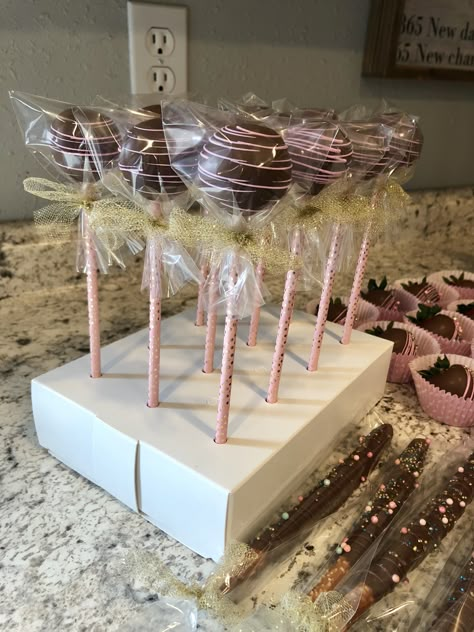 Cake Selling Ideas Bake Sale, Bake Sale Themes Ideas, Cake Pops Small Business, Cake Pops To Sell, Selling Cake Pops, Baking Selling Ideas, Sweets To Sell Ideas, Cake Pops Display Ideas, Bakery Small Business