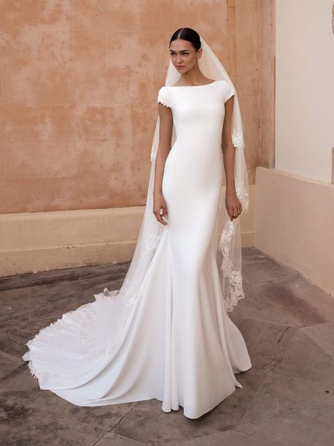 Simple fitted wedding dress