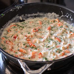 A pan of crayfish and sauce simmering Crayfish Pasta, Crayfish Recipes, Jamie's 30 Minute Meals, Shrimp Meal Prep, Etouffee Recipe, Recipe For Pasta, Take Out Food, Crawfish Recipes, Soup Pasta