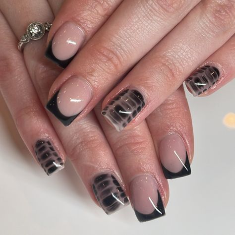 Square Snake Nails, Short Snake Skin Nails, Snake Nails Designs Short, Short Snake Nails, Black Snake Print Nails, Snake Scale Nails, Snake Skin Nail Art, Black Snake Skin Nails, Black Crocodile Nails