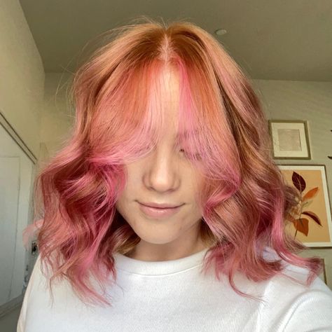 Light Pink And Ginger Hair, Ginger And Coloured Hair, Coral Money Piece Hair, Ginger With Pink Underneath, Pink Highlights In Auburn Hair, Ginger To Pink Hair, Pink Highlights In Copper Hair, Natural Red Hair With Dyed Tips, Redhead With Pink Highlights