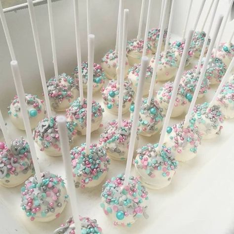 Unicorn Cakepops, Fancy Cake Pops, Perfect Cake Pops, Unicorn Cake Pops, Birthday Party Unicorn, Unicorn Party Ideas, Unicorn Themed Birthday Party, Sea Birthday Party, Unicorn Cupcakes