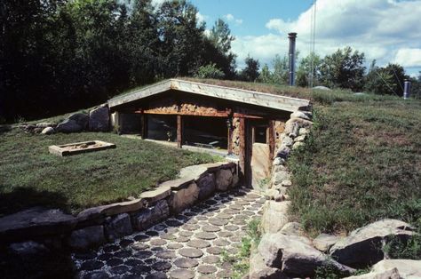 Berm Home, Underground Houses, Underground Home, Earth Ship, Casa Hobbit, Earth Sheltered Homes, Underground House, Sheltered Housing, Earth House