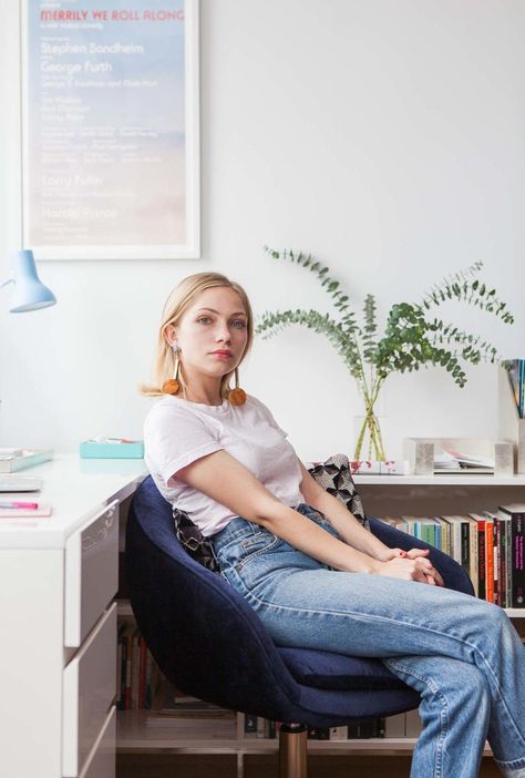 Brooklyn Things To Do, Apartment Therapy Bedroom, Brooklyn Outfit, Style Rookie, Office And Library, Rookie Mag, Apartment Color Schemes, Childhood Bedroom, Tavi Gevinson