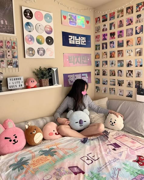 bts army room Bts Blanket, Bts Bedroom, Army Bedroom, Bts Room, Army Room Decor, Kpop Room, Dream Bedroom Inspiration, Army Room, Cute Bedroom Decor