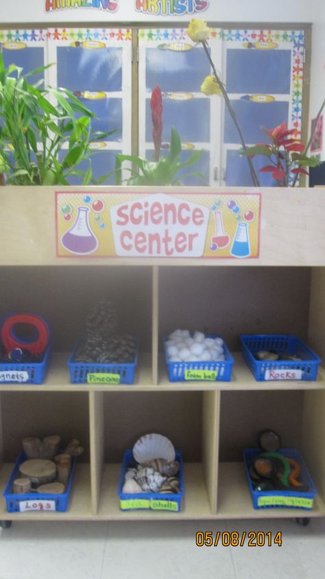 Science Center Prek, Science Station Preschool, Science Area For Toddlers, Science Preschool Center, Science Corner Preschool, Science Center Preschool Set Up, Preschool Science Area, Preschool Science Center Ideas, Science Area Preschool