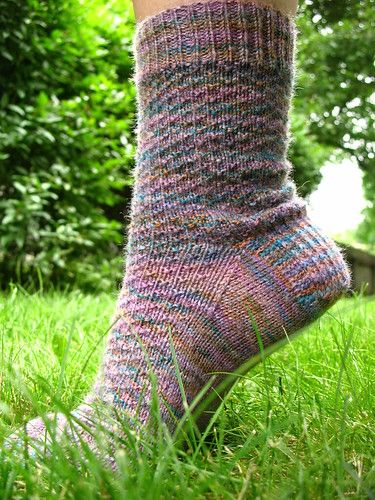 Dreams in Fiber: Hermione's Everyday Socks - A Free Pattern Knitted Socks Free Pattern, Malabrigo Sock, Brooklyn Tweed, Hand Knit Socks, Sock Knitting, Sock Knitting Patterns, Crochet Socks, Knitted Socks, Free Socks