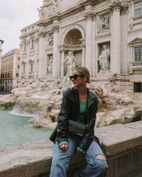 Trevi Fountain Winter Outfit, Pictures In Rome Ideas, Pictures In Italy Ideas, Italy Posing Ideas, Rome Italy Pictures, Rome Fits Winter, Rome Italy Poses, Photos In Rome Ideas, Italy Photo Ideas Instagram