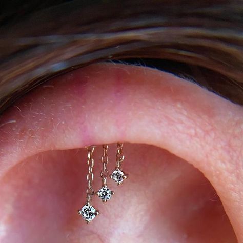 Rod Ear Piercing, Ear Chandelier Piercing, Vertical Cartilage Piercing, Floating Ear Piercing, Rose Gold Earring Stack, Hanging Cartilage Piercing, Invisible Helix Piercing, Dangling Helix Piercing, Helix Piercing Inspiration