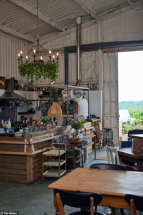 Farmhouse Cafe Interior Design, Farm To Table Cafe, Farm Shop Cafe, Farm Shop Aesthetic, Farm To Table Restaurant Design, Farm Cafe Design, Agritourism Ideas Farms, Farm Coffee Shop, Farm Shop Ideas