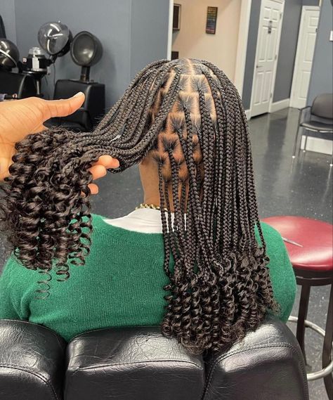 Short Medium Knotless Braids With Curls, Short Box Braids Hairstyles, Braids Hairstyles For Black Women, Cute Box Braids, Big Box Braids Hairstyles, Short Box Braids, Goddess Braids Hairstyles, Quick Natural Hair Styles, Long Box Braids