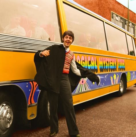 🌈 Paul McCartney with the Magical Mystery Tour bus 🌈 Beatles 1967, The Magical Mystery Tour, Beatles Movie, Beatles Magical Mystery Tour, The Beatles 1, Magical Mystery Tour, Lonely Hearts Club, Beatles Pictures, This Is Your Life