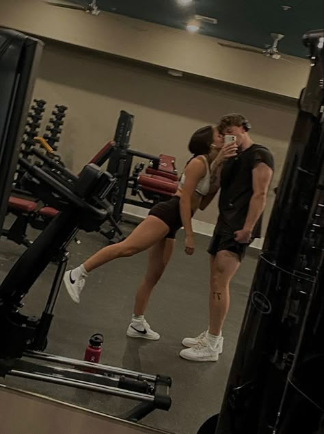 Gym Couple, Soft Launch, Fitness Vision Board, Cute Date Ideas, Manifesting Vision Board, Vision Board Photos, Trening Fitness, Vision Board Manifestation, Life Vision Board