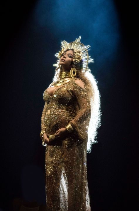 Beyonce Pregnant, Beyonce Costume, Grammys 2017, Beyonce 2013, Orishas Yoruba, Queen Bee Beyonce, Beyonce Outfits, Beyonce Knowles Carter, Beyonce Style