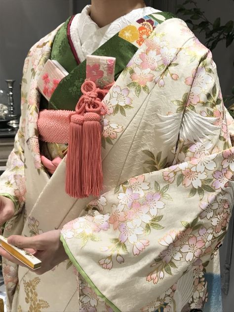 Taisho Roman, Japanese Traditional Clothing, Traditional Japanese Kimono, Kimono Yukata, Kimono Design, Asian Culture, Japan Culture, Japan Aesthetic, Aesthetic Japan