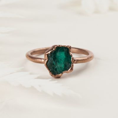 Emerald Ring Unique, Etsy Engagement Rings Unique, Raw Emerald Ring, Crystal Engagement Ring, Raw Stone Engagement Rings, Crystal Engagement Rings, Classic Diamond Ring, Natural Emerald Rings, Raw Emerald