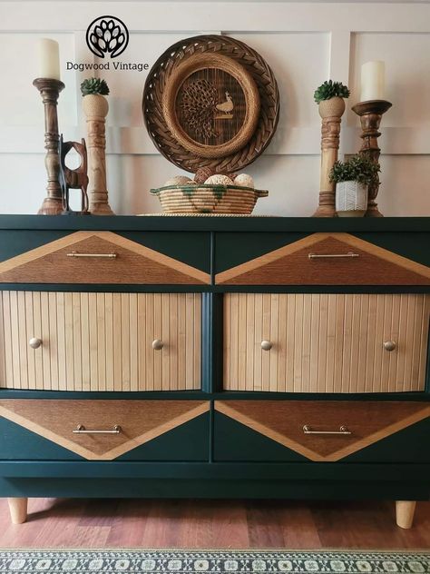 Circle Furniture, Emily Clark, Diy Furniture Restoration, Green Painted Furniture, Art Deco Dresser, Furniture Remodeling, Dresser Ideas, Refinishing Furniture Diy, Using Chalk Paint