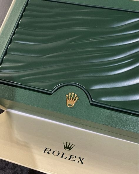 Rolex Branding, Rolex Packaging, Rolex Gift, Rolex Aesthetic, Rolex Boutique, Balenciaga Adidas, Luxury Birthday Gifts, Yeezy Boots, Luxury Couple