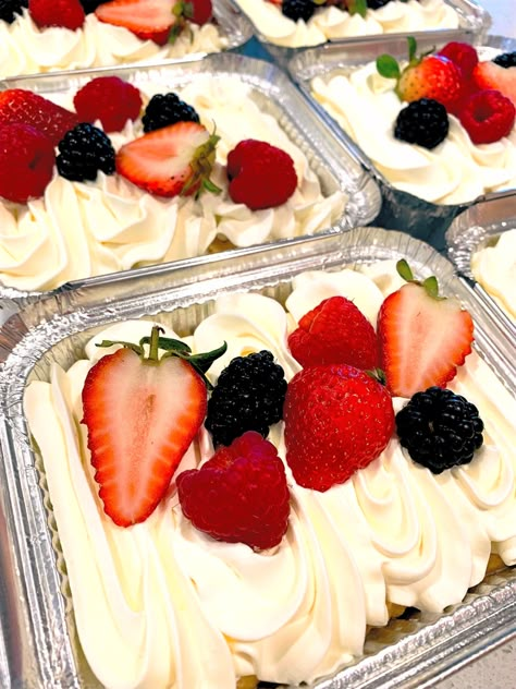 This recipe is more than perfect for Tres Leches lovers. It's the perfect portion for that sweet craving Tres Leches Cake In A Jar, Individual Tres Leches Cups, Individual Tres Leches, Mini Tres Leches Cake Tins, Individual Tres Leches Cake, Food For Sale Ideas, Mini Tres Leches Cake Recipe, Mini Cake Tin Recipes, Tres Leches Mini Cake