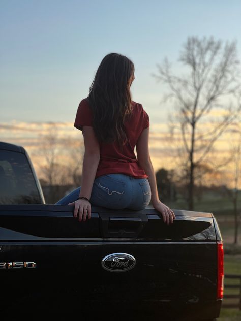 Posing With Truck, Photoshoot Ideas With Truck, Truck Poses For Women, Truck Photoshoot Ideas Women, Truck Model Photoshoot, Truck Pictures Ideas, Photos With Truck, Truck Poses, Western Pics