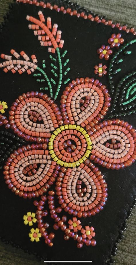 Metis Floral Beadwork, Native Beaded Flowers, Metis Beadwork Patterns Flower, Beaded Medallion Patterns Design, Beads Embroidery Designs Beadwork, Indigenous Floral Designs, Metis Flower Patterns, Beaded Flowers Patterns Native, Moccasin Beading Pattern