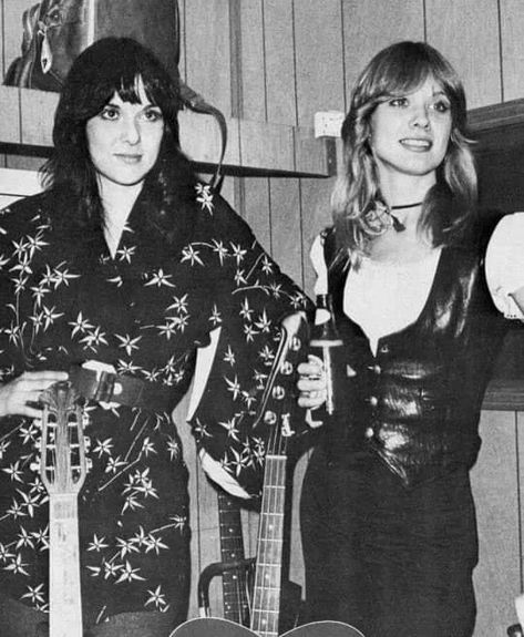 Nancy Wilson Heart, Ann And Nancy Wilson, Wilson Sisters, Ann Wilson, Heart Rocks, Nancy Wilson, Heart Band, Women Of Rock, Joan Jett