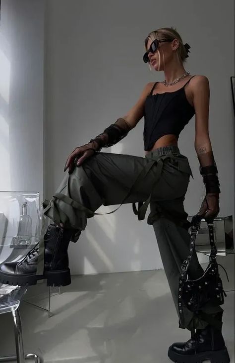 How to Get Tomboy Femme Style - TikTok Trend Watch 2024 Techno Inspired Outfit, Techno Style Outfit, Techno Aesthetic Outfit, Rave Looks Outfit, Raves Outfit, Futuristic Outfit Ideas, Techno Outfit Rave, Look Techno, Raving Outfits