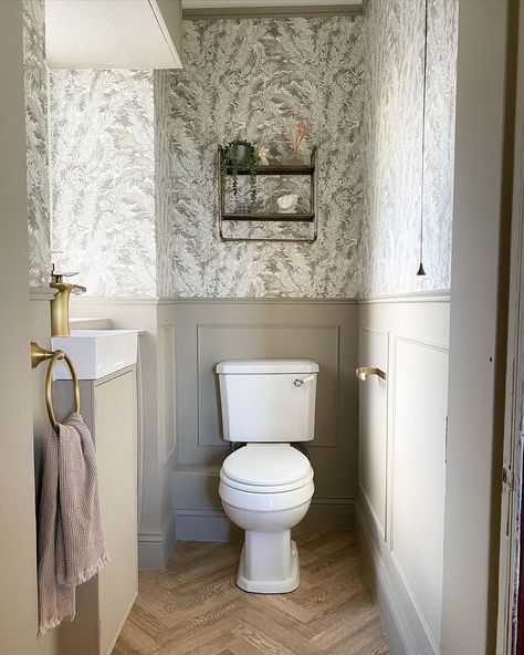 Victorian Home Bathroom, Victorian Bathroom Decor, Small Downstairs Toilet, Cloakroom Toilet, Downstairs Cloakroom, Toilet Room Decor, Pretty Houses, Small Toilet Room, Small Bathroom Interior