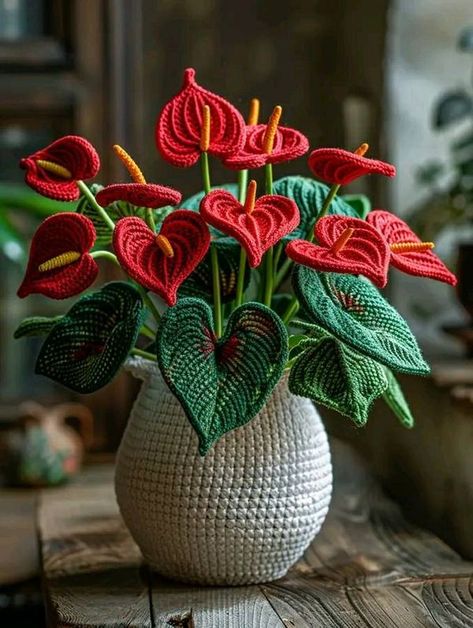 Big Flowers Crochet, Plantas A Crochet, Crochet Tropical Flower, Crochet Flowers Vase, Crochet Pot With Flowers, Crochet Vase, Handmade Flowers Tutorial, Crochet Small Flower, Crochet Dragon Pattern