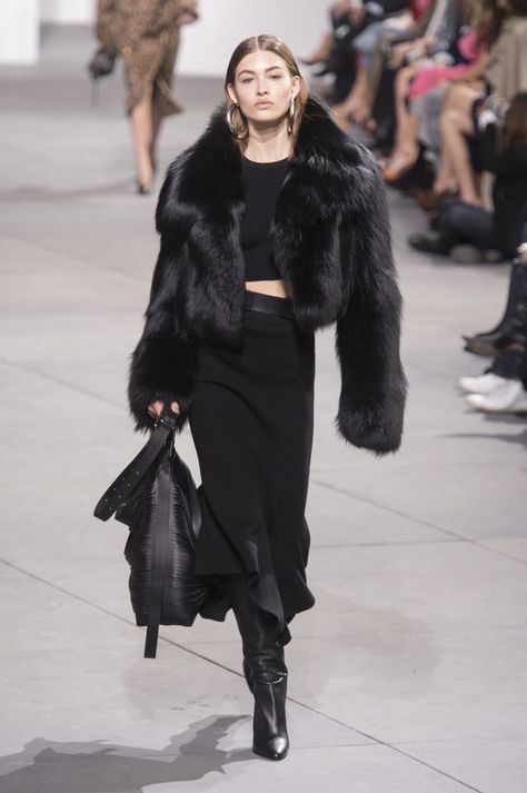 The 8 Trends You'll Be Wearing Next Fall Fur Coat Outfits, Fur Jacket Outfit, Black Fur Jacket, Fur Outfit, Fur Coat Outfit, Black Fur Coat, Michael Kors Fall, Fashion Week Outfit, All Black Outfit