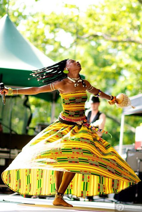 African Dancing, Dancing Photography, Dancing Art, African Dance, Jitterbug, Dance Movement, Photography Music, Dance Dance Dance, Let's Dance