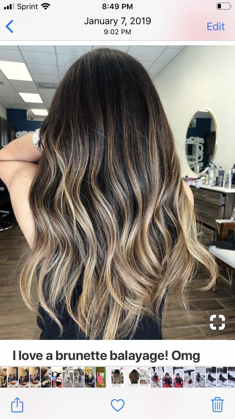 Hair Change For Brunettes, Dark Roots Light Ends Balayage, Dark Roots Lighter Ends, Light Ends On Dark Hair, Dark Hair With Light Ends, Honey Blonde Balayage Dark Roots, Dark Roots Light Ends Brunettes, Peekaboo Curly Hair, Dark Roots Light Ends