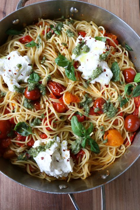 Spaghetti with Ricotta and Tomatoes! Creamy, flavorful and so delicious! Grab an assortment of cherry tomatoes and try this recipe now! Spaghetti With Ricotta, Recipe With Ricotta, Chicken Panini Recipes, Panini Recipes Chicken, Summer Pasta Recipes, Baked Spaghetti Recipe, Pasta With Meat Sauce, Chicken Panini, Panini Recipes