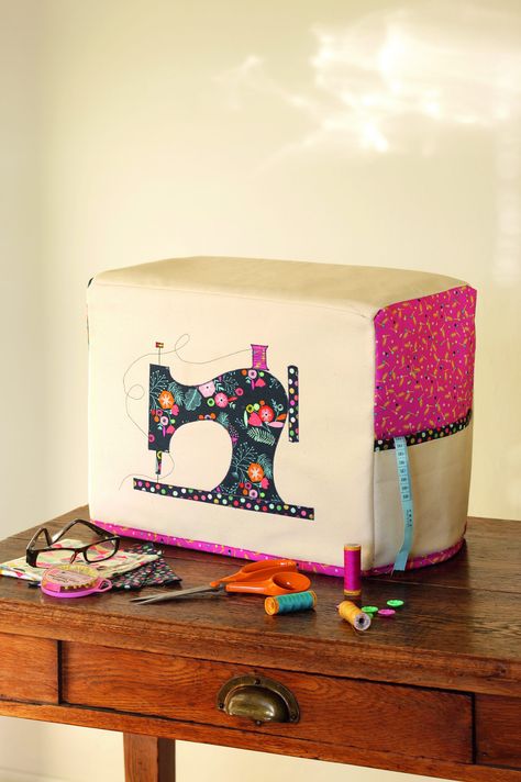 How to sew your own sewing machine cover - Good To | GoodTo Sewing Machine Cover Diy, Sewing Machine Bag, Sewing Machine Cover Pattern, Sewing Room Decor, Sewing Machine Projects, Sewing Machine Cover, Small Sewing Projects, Sewing Rooms, Sewing Art