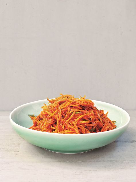 Carrot kimchi | Jamie Oliver Clean Eating For Kids, Fermented Carrots, Kimchi Recipes, Easy Pickle, Carrots Side Dish, Pho Noodles, Sbs Food, Kimchi Recipe, Jamie Oliver Recipes