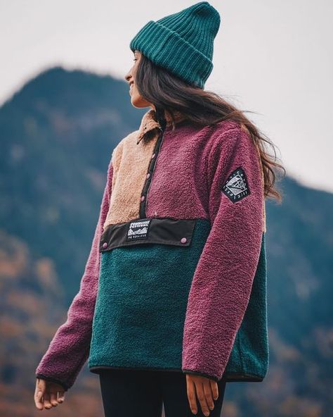 Notice The Reckless on Instagram: "Can’t wait 🙌🏽 #powradisefestival" Cute Hiking Outfit, Outdoor Outfits, Look Boho Chic, Hiking Outfits, Camping Outfits, Sweatshirt Fabric, Outdoor Fashion, Granola Girl, Hiking Outfit