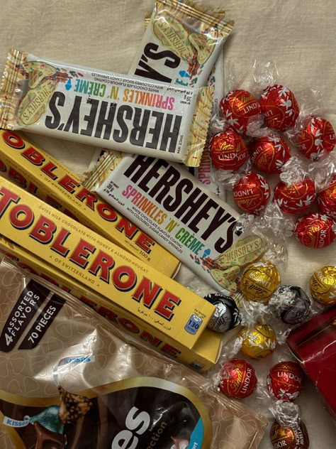 #chocolate #hersheys #toblerone #kisses Toblerone Chocolate Aesthetic, Toblerone Aesthetic, Chocolate Bar Aesthetic, Chocolate Toblerone, Toblerone Chocolate, Luxury Candy, Diy Gifts For Girlfriend, Big Chocolate, Colored Sugar