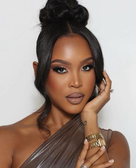 Classy Hairstyles For Black Women, 2 Hairstyles, Black Hair Updo, Black Hair Updo Hairstyles, Classy Hairstyles, Bridal Hair Inspiration, Grace Beauty, Heatless Hairstyles, Updo Hairstyles