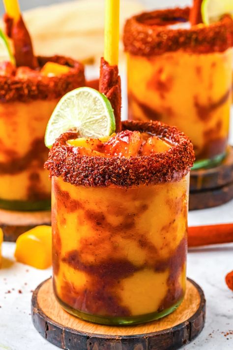 Mangonada Recipe Alcohol, Tajin Smoothie, Mango And Tajin, Chamoy Drinks Cocktails, Drinks With Tajin Rim, Drinks With Tajin, Mango Mixed Drinks, Tamarind Vodka Recipes, Spicy Tamarindo Smirnoff Drinks